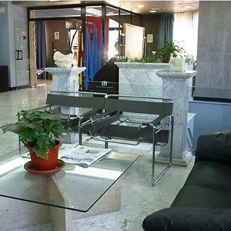 Готель House Lomas 3*