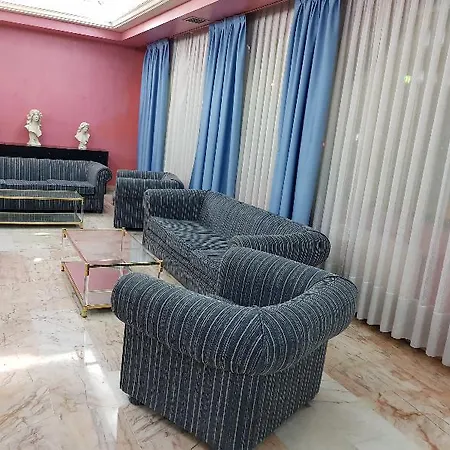 House Lomas Готель